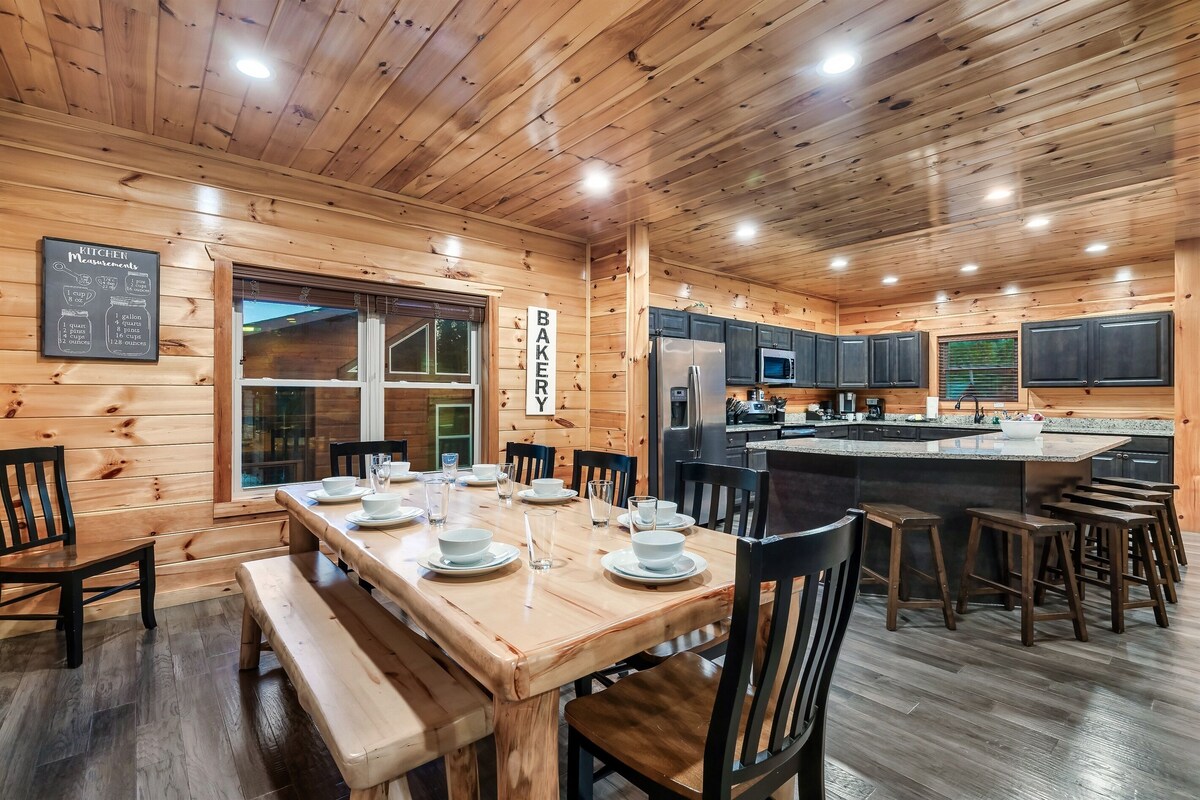 Photo 91 of Dogs allowed:Hot Tub,Pool table, Arcade, Theater Room, Decks. Minutes to GBurg
