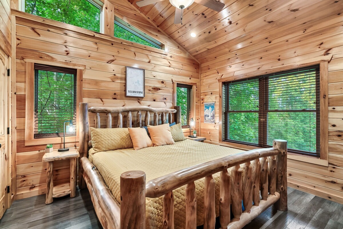 Photo 125 of Dogs allowed:Hot Tub,Pool table, Arcade, Theater Room, Decks. Minutes to GBurg