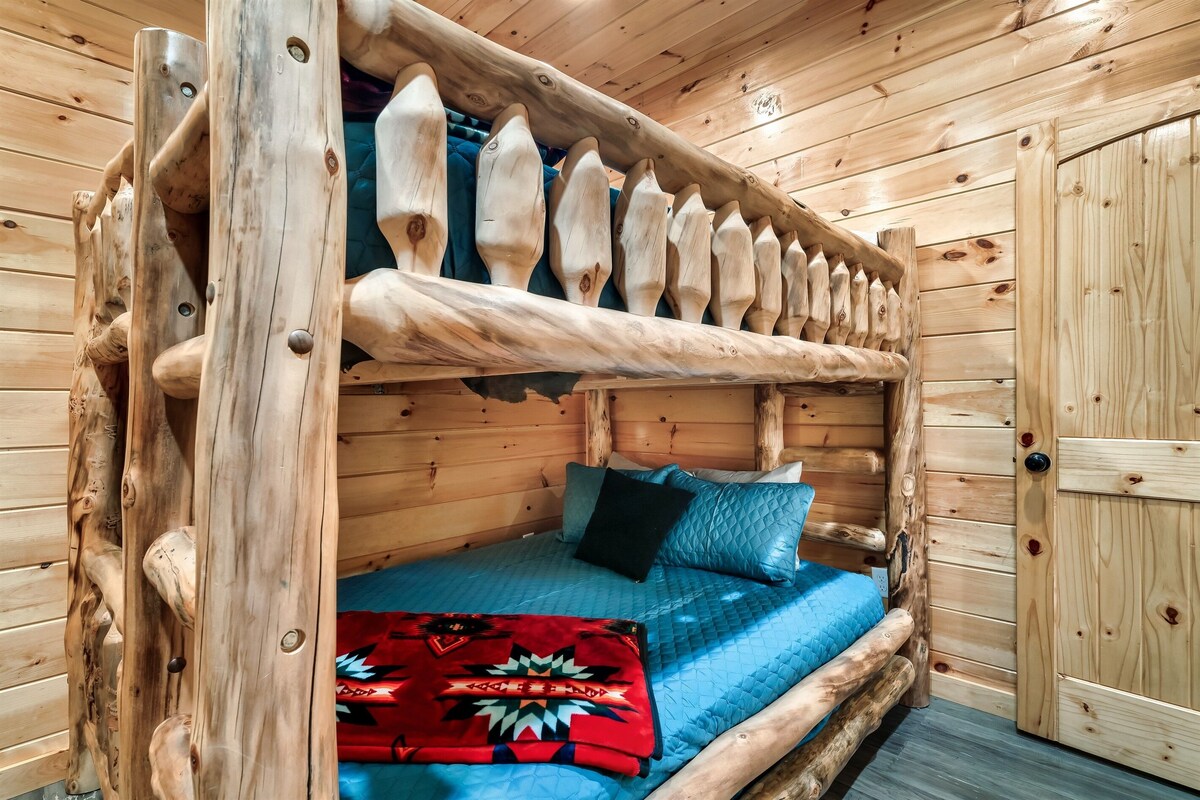 Photo 104 of Dogs allowed:Hot Tub,Pool table, Arcade, Theater Room, Decks. Minutes to GBurg