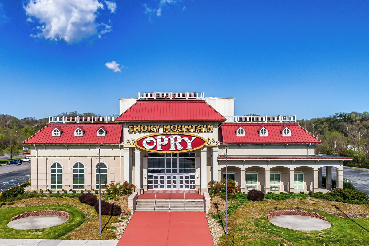 Photo 165 of Dogs allowed:Hot Tub,Pool table, Arcade, Theater Room, Decks. Minutes to GBurg