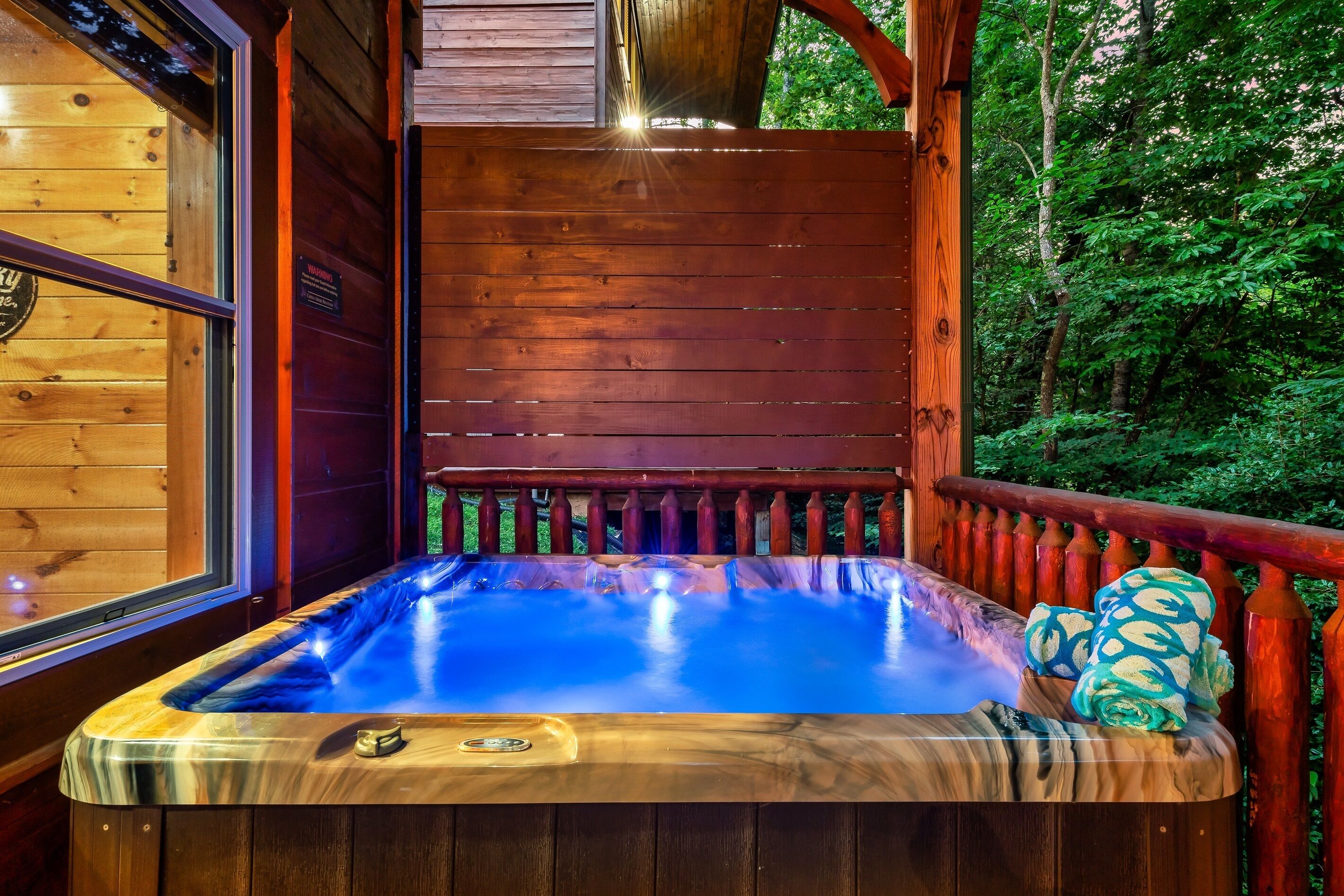 Tina de hidromasaje al aire libre