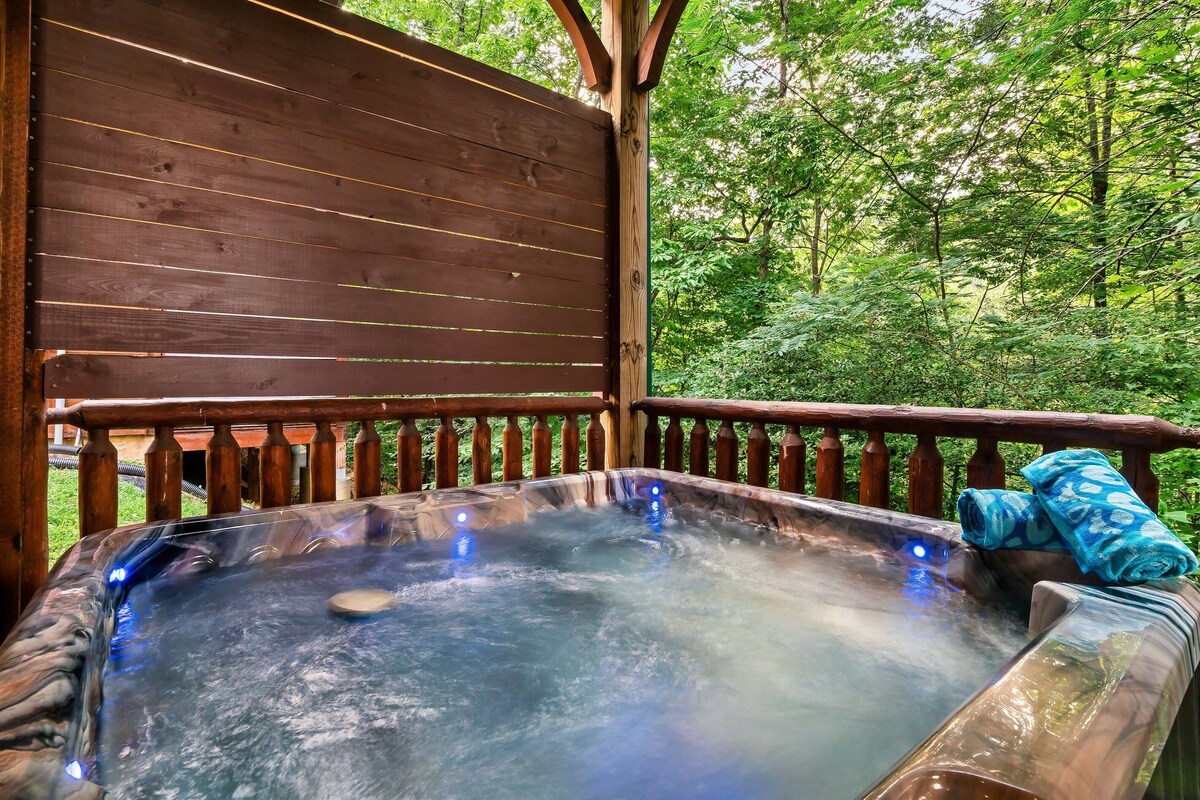 Photo 105 of Dogs allowed:Hot Tub,Pool table, Arcade, Theater Room, Decks. Minutes to GBurg
