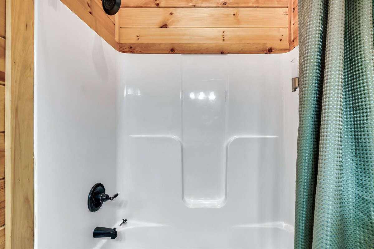 Photo 119 of Dogs allowed:Hot Tub,Pool table, Arcade, Theater Room, Decks. Minutes to GBurg