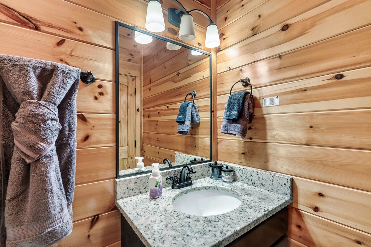 Photo 115 of Dogs allowed:Hot Tub,Pool table, Arcade, Theater Room, Decks. Minutes to GBurg