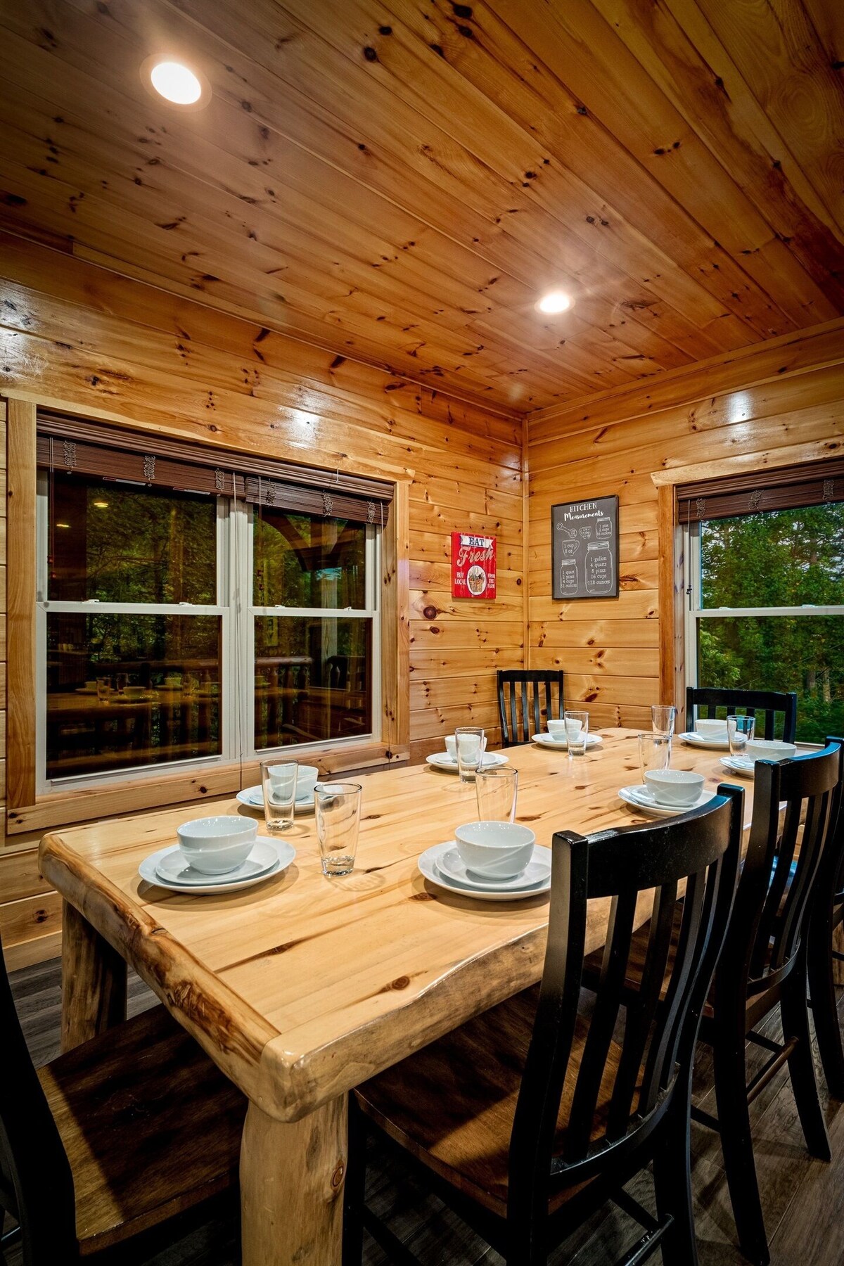 Photo 138 of Dogs allowed:Hot Tub,Pool table, Arcade, Theater Room, Decks. Minutes to GBurg