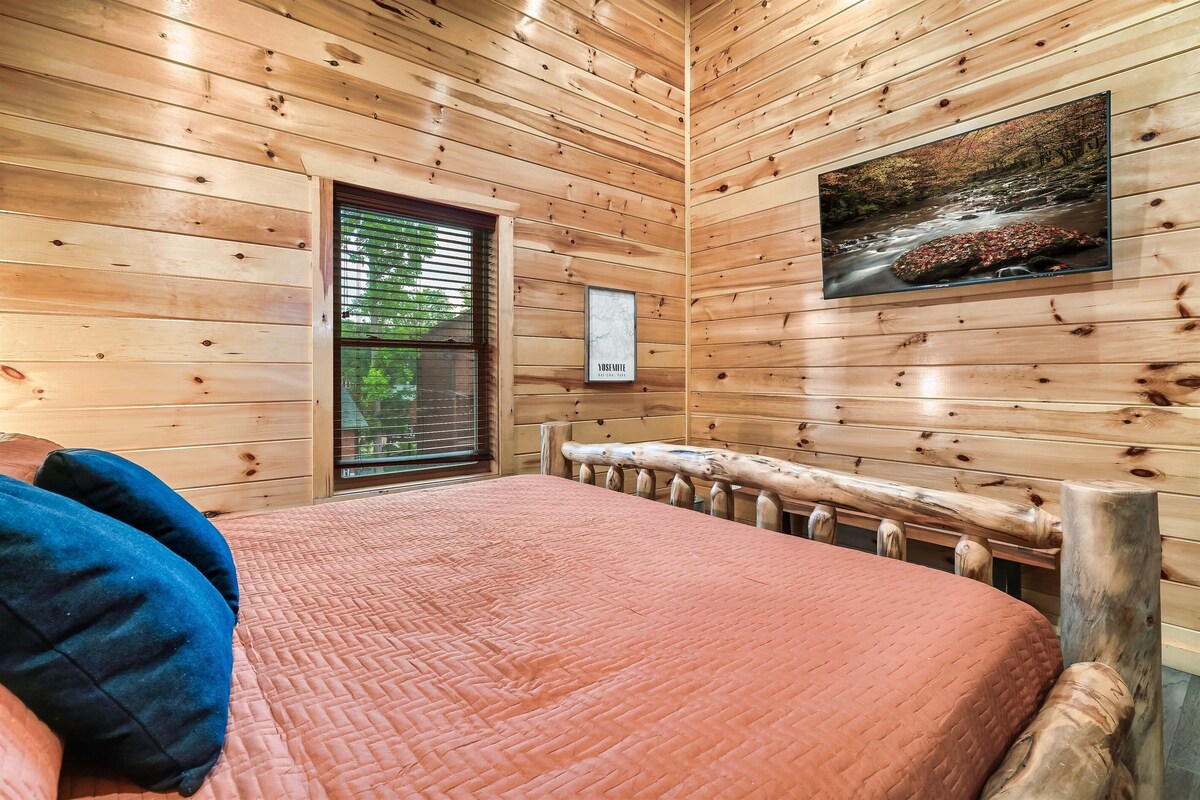 Photo 122 of Dogs allowed:Hot Tub,Pool table, Arcade, Theater Room, Decks. Minutes to GBurg