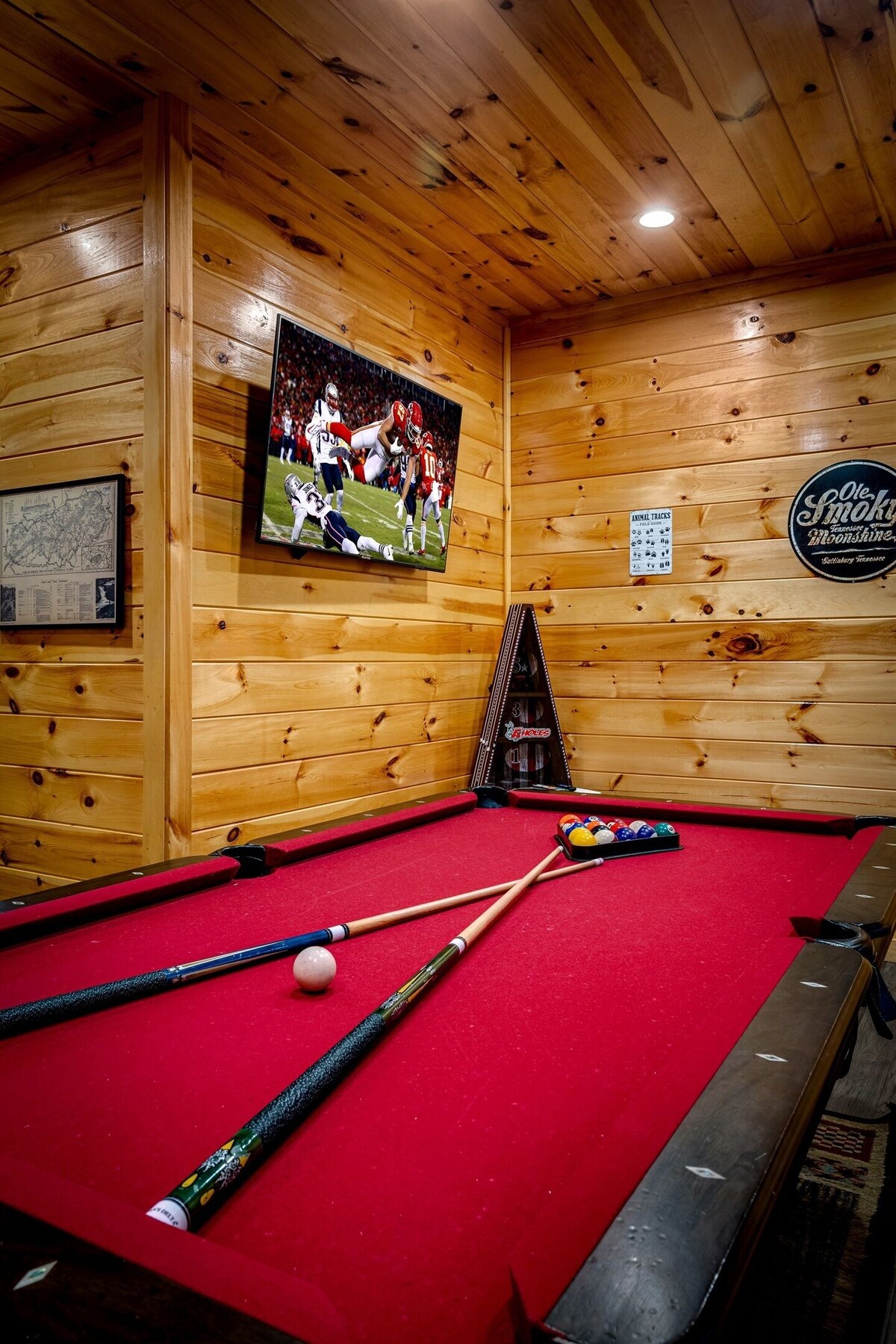 Photo 140 of Dogs allowed:Hot Tub,Pool table, Arcade, Theater Room, Decks. Minutes to GBurg