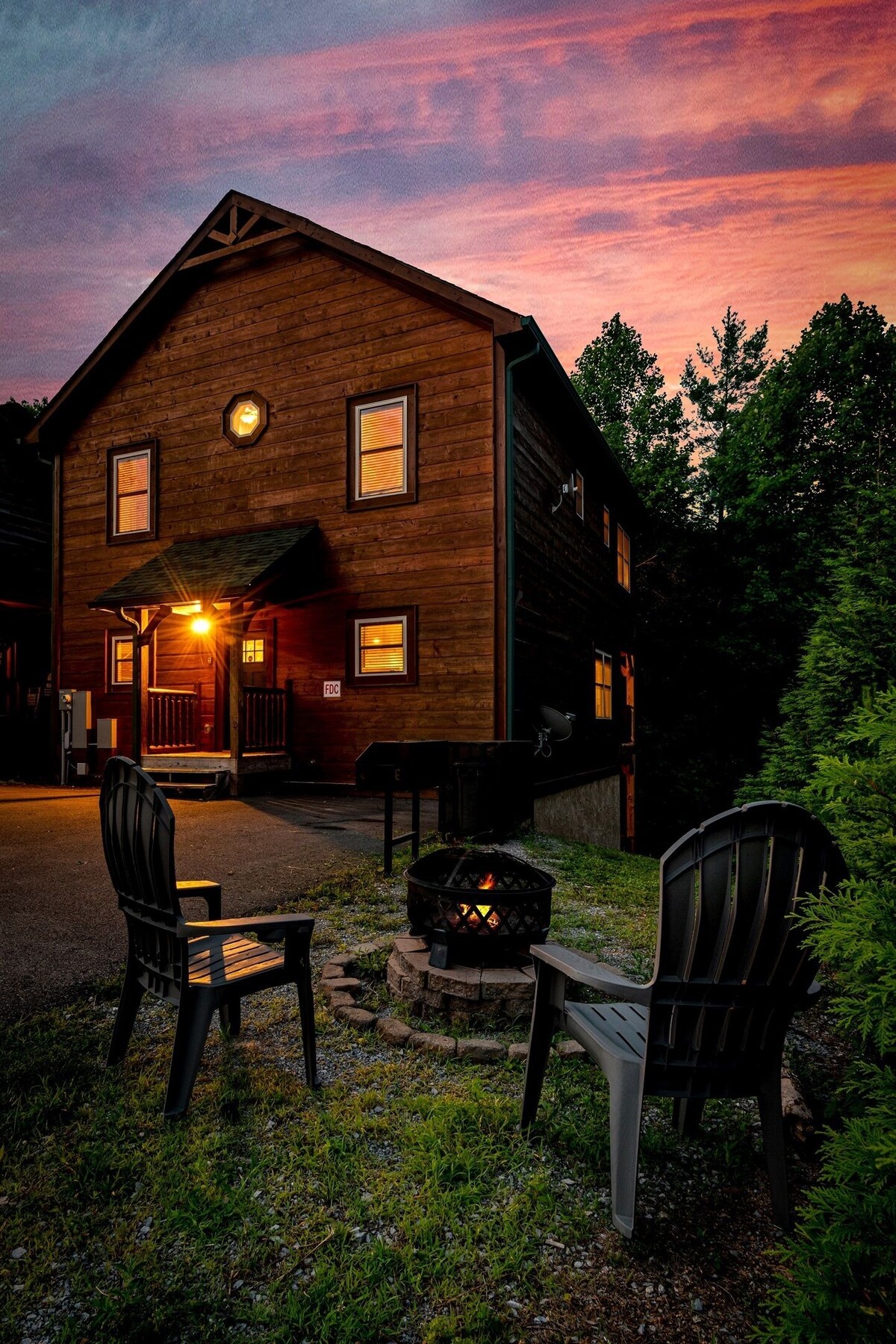 Photo 136 of Dogs allowed:Hot Tub,Pool table, Arcade, Theater Room, Decks. Minutes to GBurg