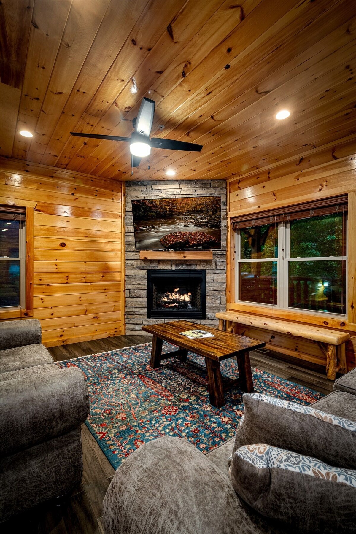 Photo 139 of Dogs allowed:Hot Tub,Pool table, Arcade, Theater Room, Decks. Minutes to GBurg