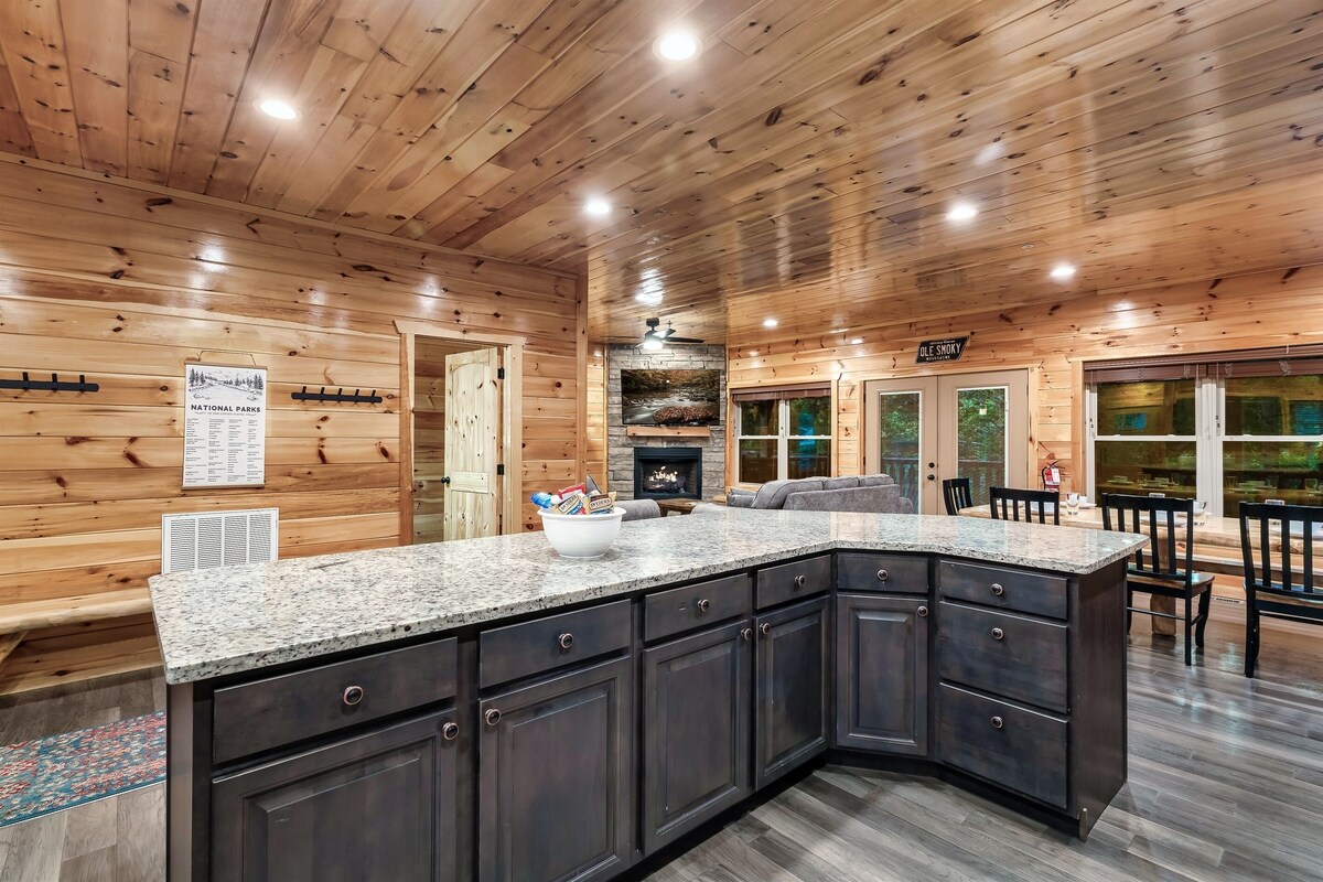 Photo 88 of Dogs allowed:Hot Tub,Pool table, Arcade, Theater Room, Decks. Minutes to GBurg