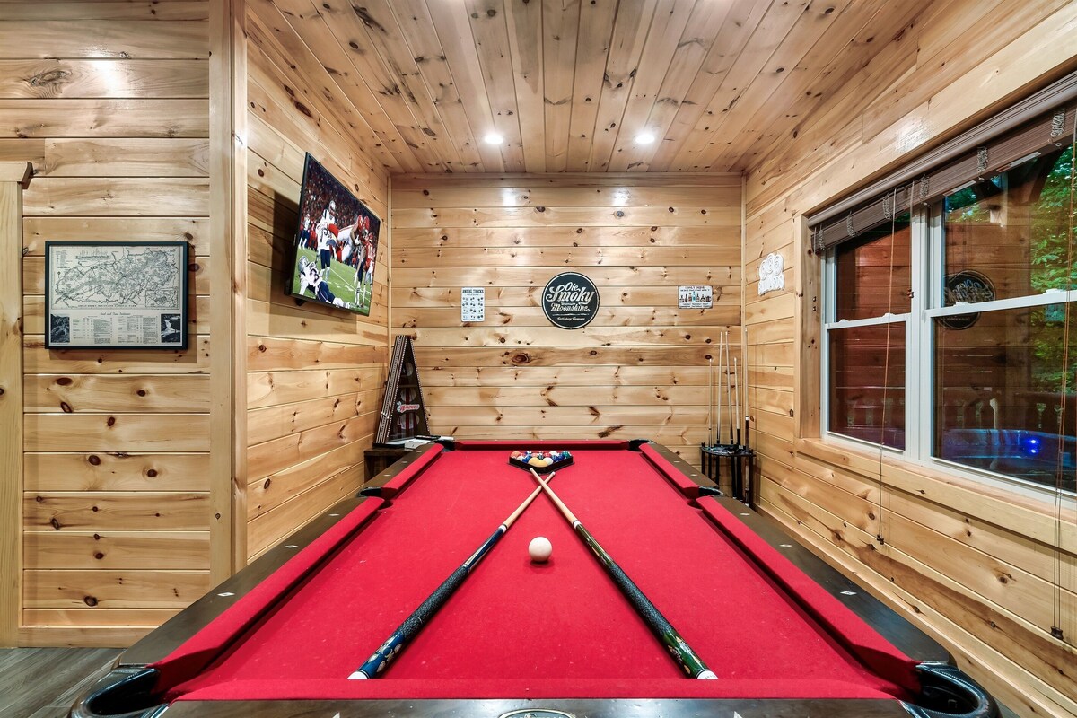 Photo 96 of Dogs allowed:Hot Tub,Pool table, Arcade, Theater Room, Decks. Minutes to GBurg