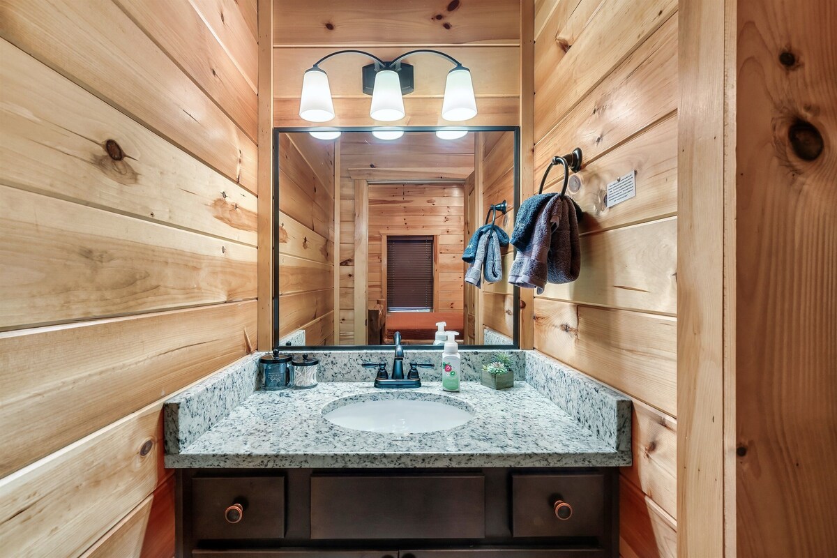 Photo 124 of Dogs allowed:Hot Tub,Pool table, Arcade, Theater Room, Decks. Minutes to GBurg