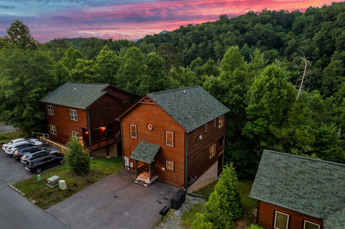 Photo 77 of Dogs allowed:Hot Tub,Pool table, Arcade, Theater Room, Decks. Minutes to GBurg