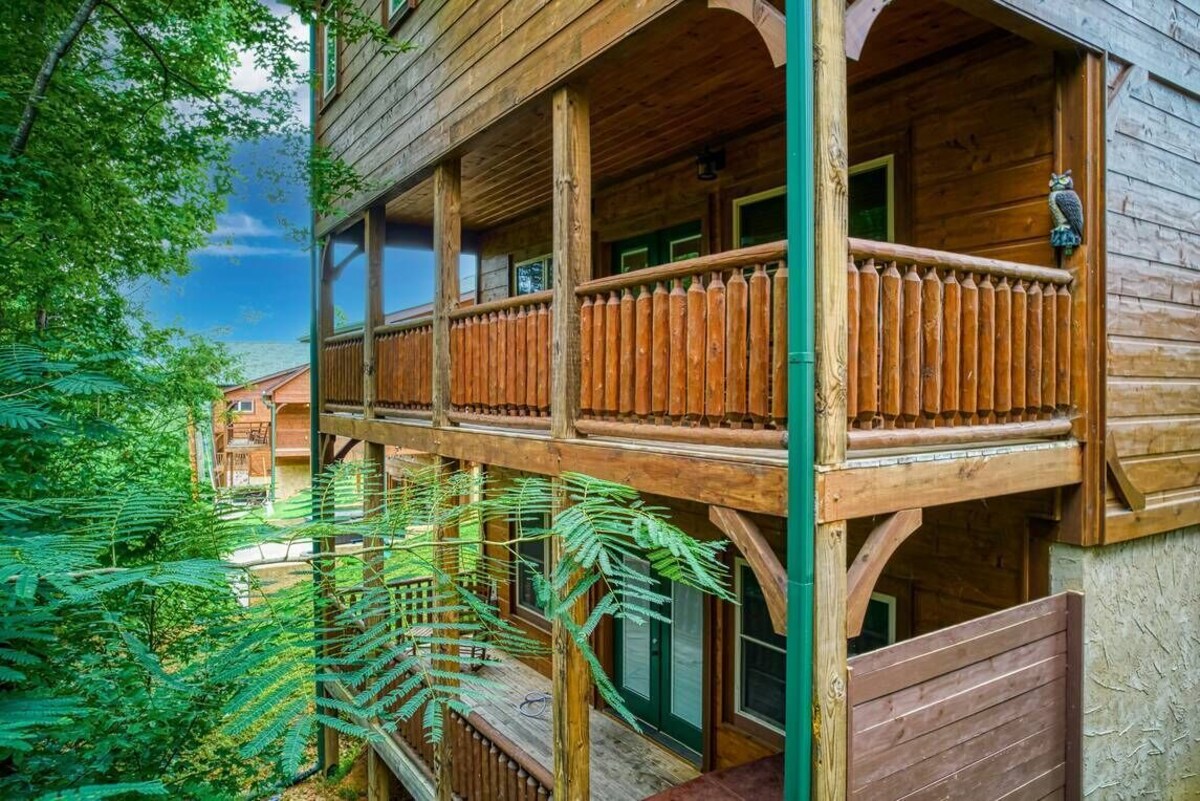 Photo 66 of Dogs allowed:Hot Tub,Pool table, Arcade, Theater Room, Decks. Minutes to GBurg
