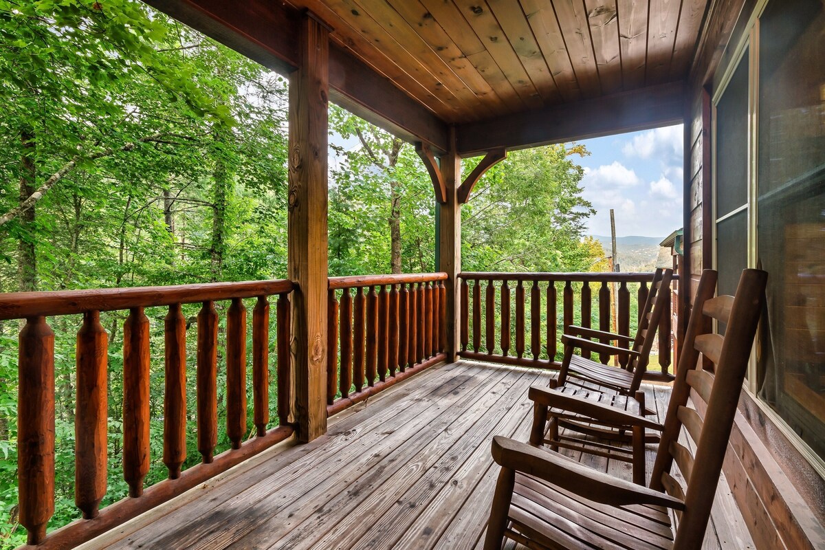 Photo 109 of Dogs allowed:Hot Tub,Pool table, Arcade, Theater Room, Decks. Minutes to GBurg