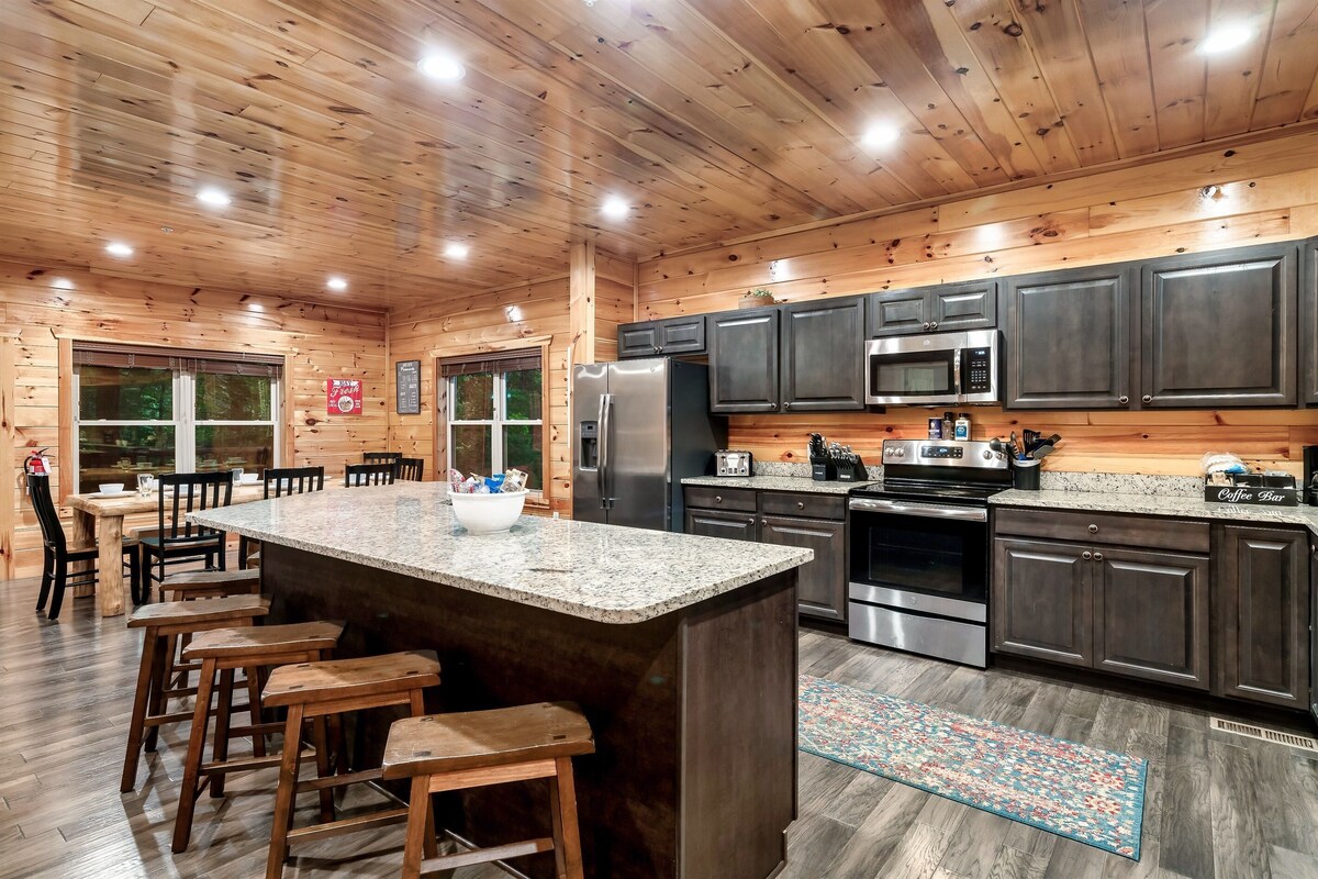 Photo 85 of Dogs allowed:Hot Tub,Pool table, Arcade, Theater Room, Decks. Minutes to GBurg