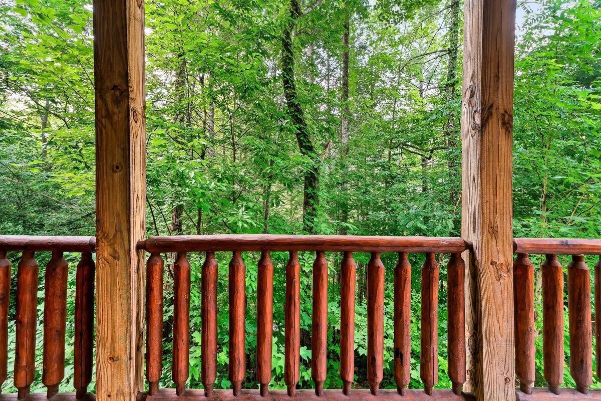Photo 107 of Dogs allowed:Hot Tub,Pool table, Arcade, Theater Room, Decks. Minutes to GBurg