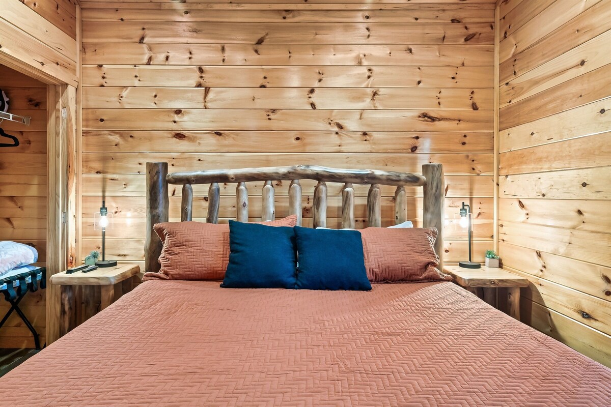 Photo 120 of Dogs allowed:Hot Tub,Pool table, Arcade, Theater Room, Decks. Minutes to GBurg