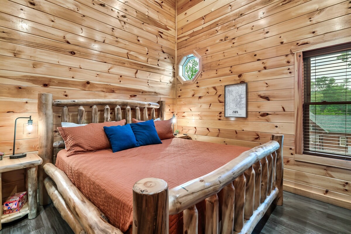 Photo 113 of Dogs allowed:Hot Tub,Pool table, Arcade, Theater Room, Decks. Minutes to GBurg