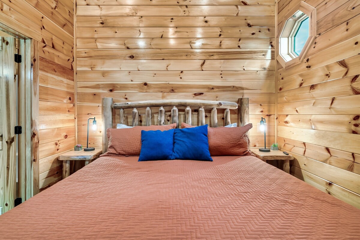Photo 118 of Dogs allowed:Hot Tub,Pool table, Arcade, Theater Room, Decks. Minutes to GBurg