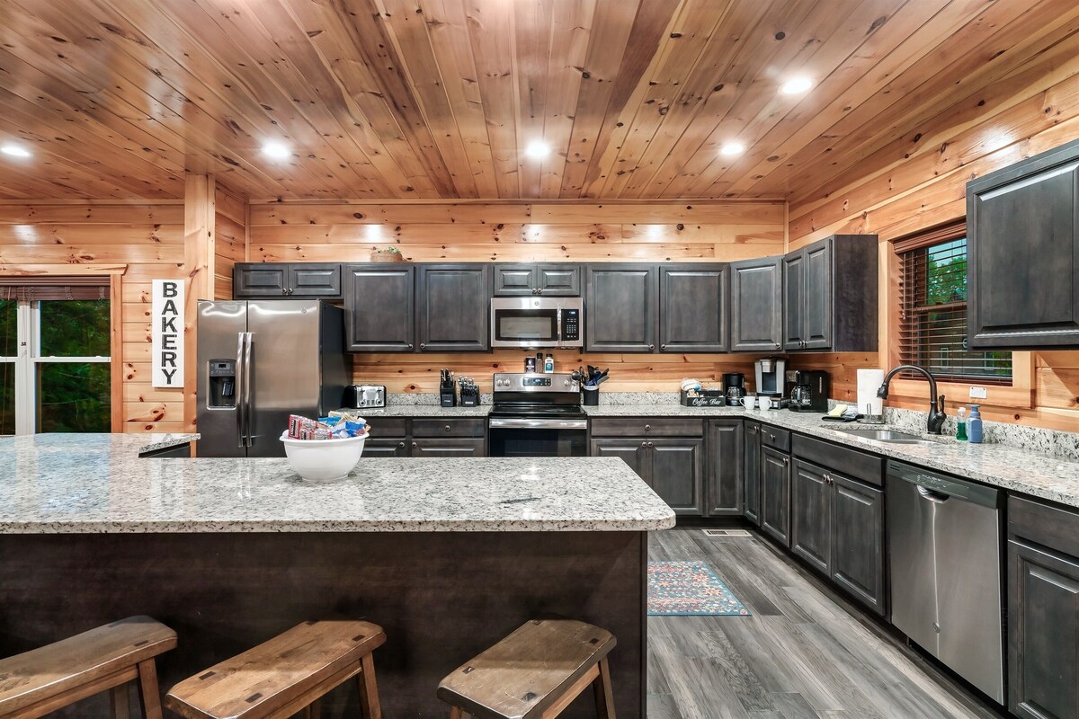 Photo 86 of Dogs allowed:Hot Tub,Pool table, Arcade, Theater Room, Decks. Minutes to GBurg