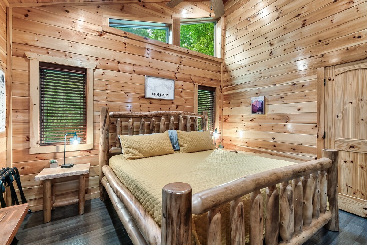 Photo 110 of Dogs allowed:Hot Tub,Pool table, Arcade, Theater Room, Decks. Minutes to GBurg