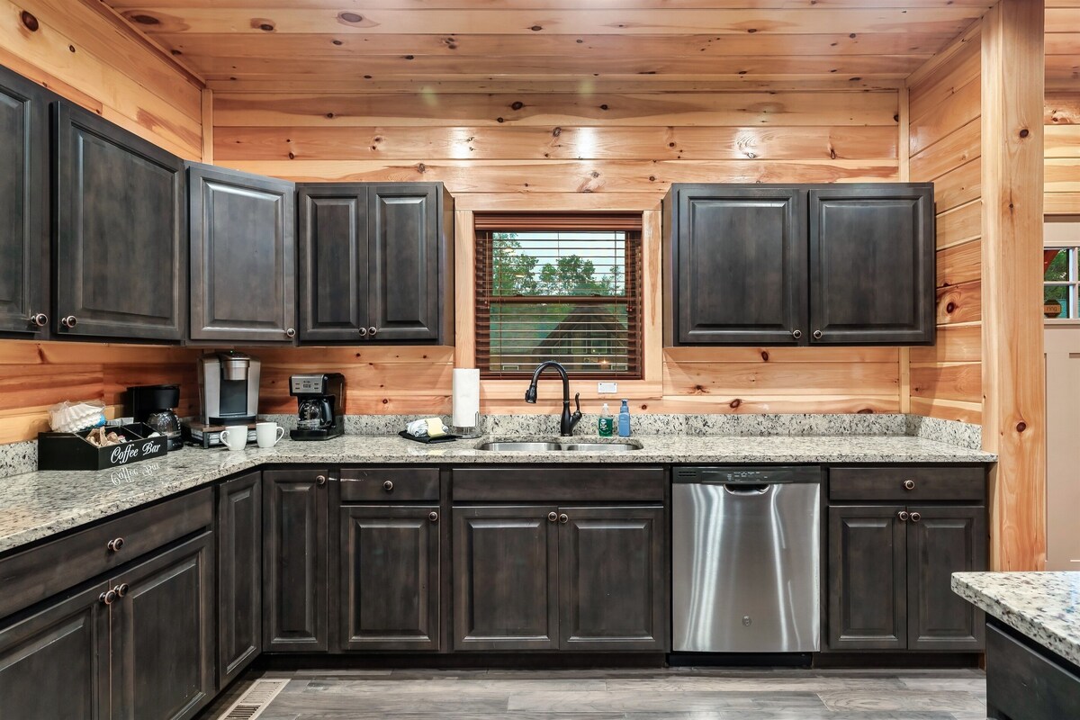 Photo 87 of Dogs allowed:Hot Tub,Pool table, Arcade, Theater Room, Decks. Minutes to GBurg