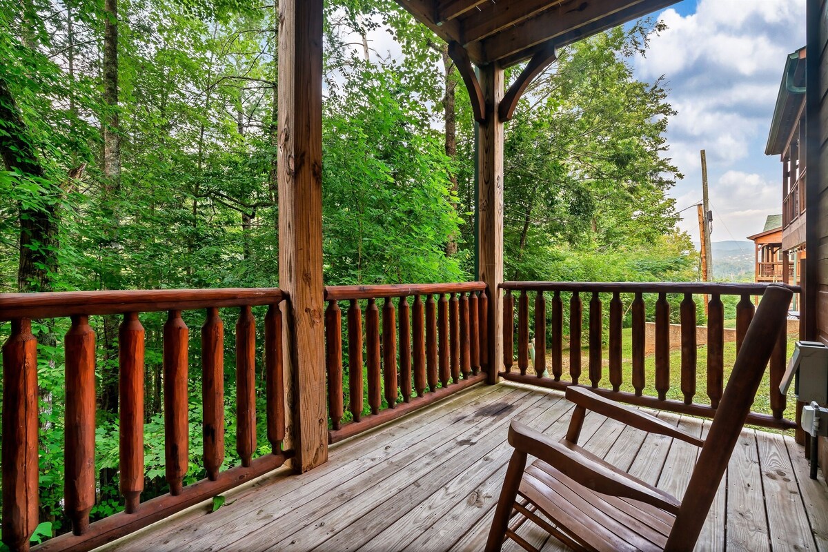 Photo 106 of Dogs allowed:Hot Tub,Pool table, Arcade, Theater Room, Decks. Minutes to GBurg