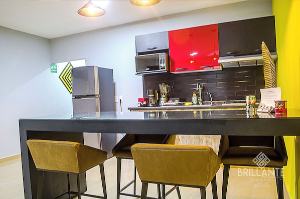 Full-sized fridge, microwave, stovetop, coffee/tea maker