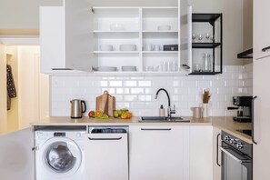 Fridge, stovetop, dishwasher, coffee/tea maker
