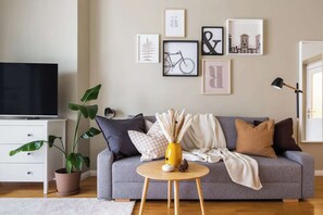TV, offices - TurnKey | Vineyard Terrace Apartment II (Praha 2)