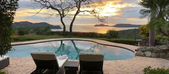 Hermosa Casa Junto al Mar 