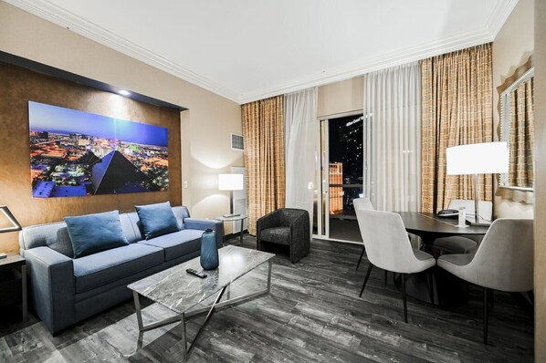 TV - Sphere View Penthouse Studio with Balcony at Signature MGM (Las Vegas)