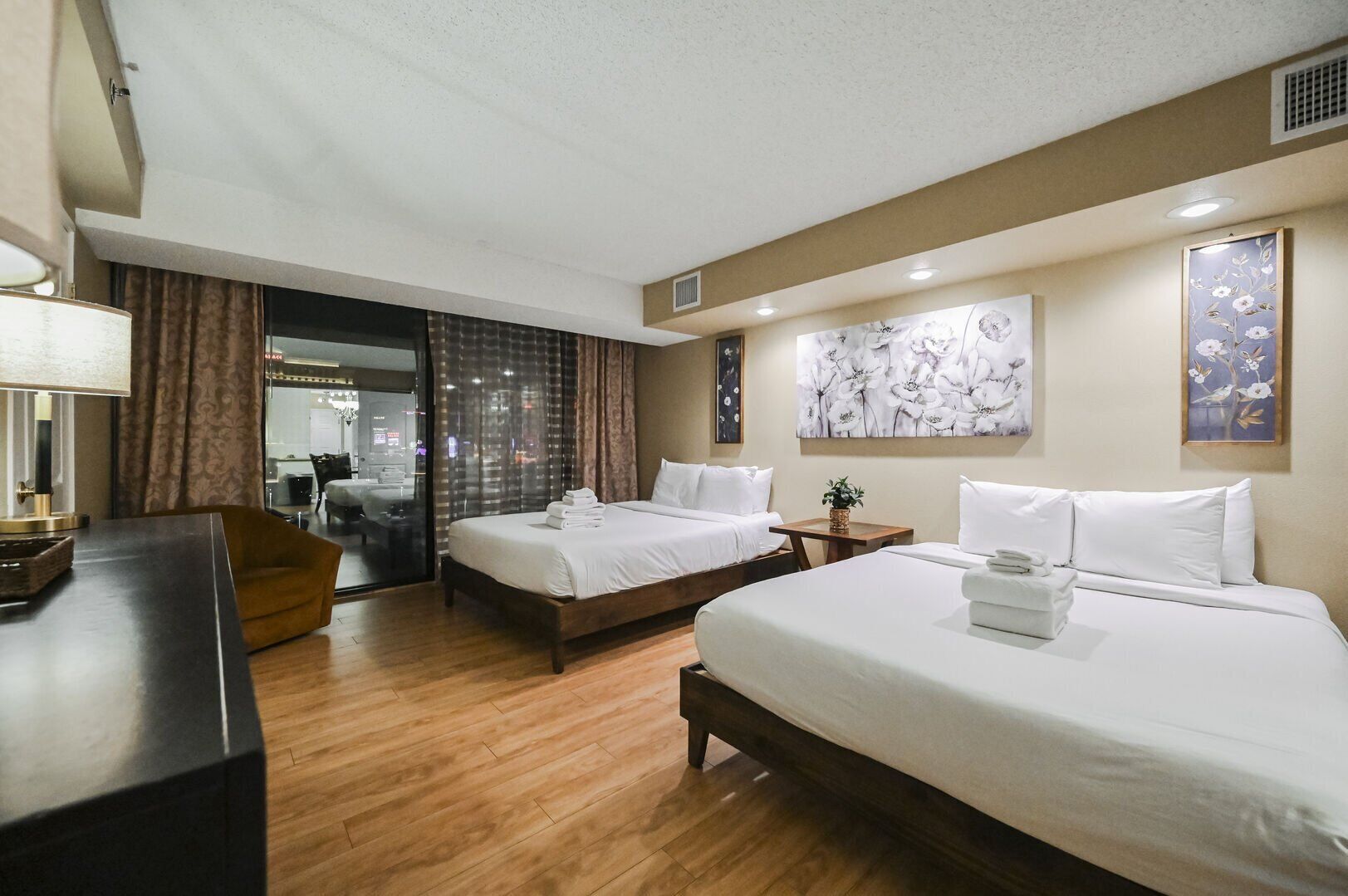 1 habitación, escritorio, tabla de planchar con plancha y wifi gratis 