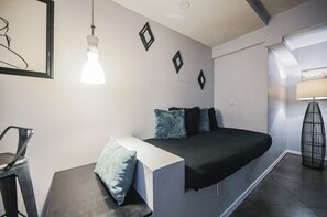 1 habitación, escritorio, tabla de planchar con plancha y wifi gratis 