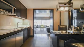 Fridge, microwave, stovetop, coffee/tea maker