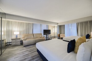 2 bedrooms, desk, iron/ironing board, free WiFi - SVS: Two Bedroom Center Strip at Jockey Club (Las Vegas)