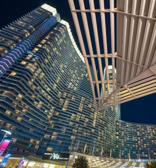 Exterior - One Bedroom - City Center View at Vdara (Las Vegas)