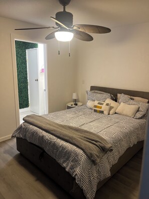 3 bedrooms, iron/ironing board, WiFi, bed sheets - Loving home in the heart of it all!!!! Close to everything!!!! (Daytona Beach)
