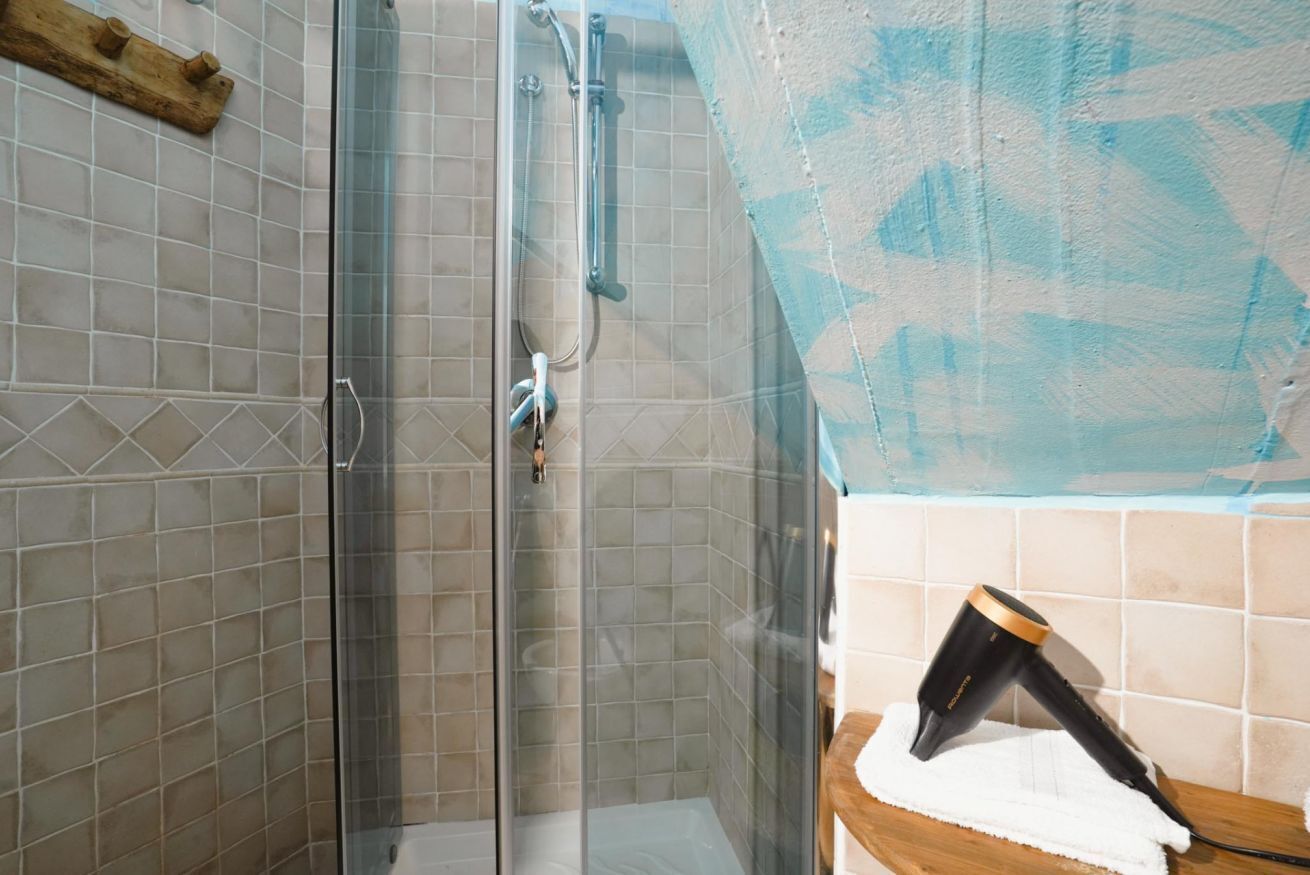 Doccia, asciugacapelli, bidet, asciugamani