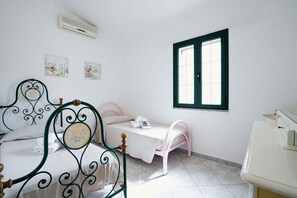 2 bedrooms, WiFi, bed sheets - San Teodoro, Martino House (San Teodoro)