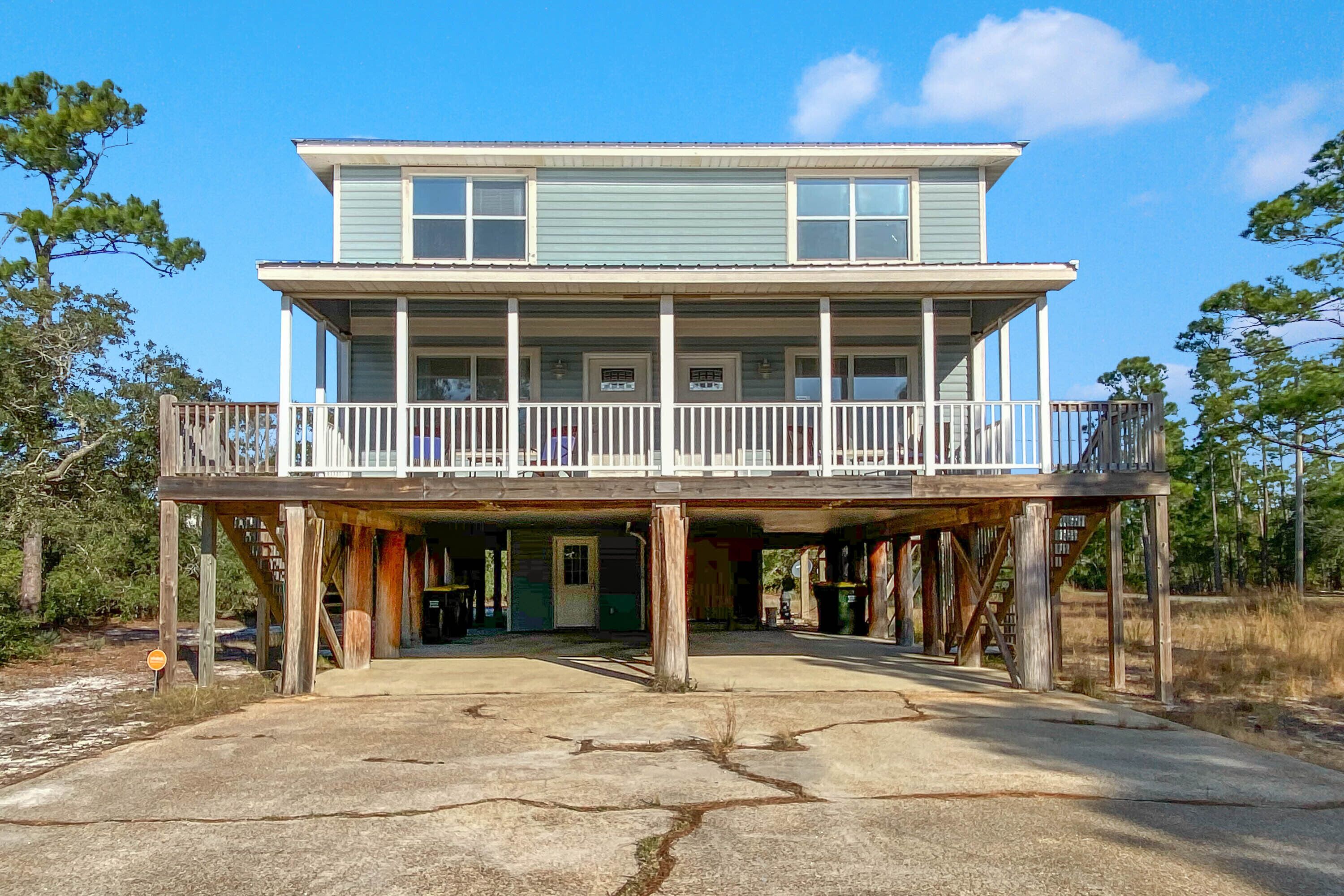 BEACH HOUSE, PRIVATE POOL, NEAR THE BEACH!