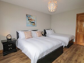 3 bedrooms, travel cot, WiFi
