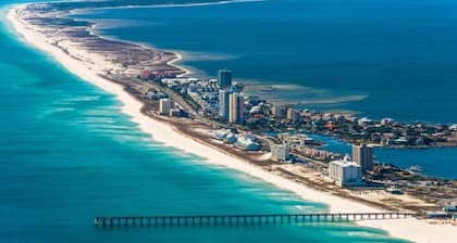 Tristan Towers | Pensacola Beach | Pool | Seasonal Beach Service | My Beach Getaways