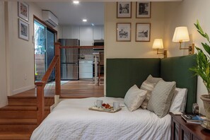 1 bedroom, desk, iron/ironing board, free WiFi - Tropical Hideaway 15 minutes from downtown and beaches! (La Mesa)