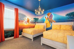 8 chambres, bureau, fer et planche à repasser, lit parapluie