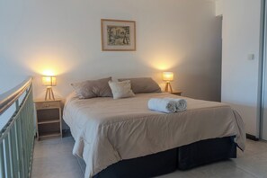 1 chambre, bureau, fer et planche à repasser, Wi-Fi gratuit