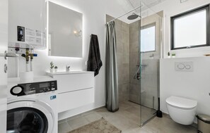 Shower - Nice home in Ebeltoft with WiFi (Ebeltoft)