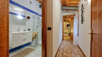 Doccia, asciugacapelli, bidet