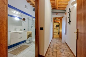 Doccia, asciugacapelli, bidet